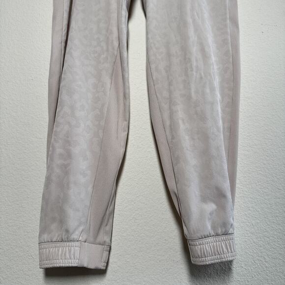Athleta Brooklyn Textured Leopard Joggers Abalone Beige Cream Size 10 - Picture 7 of 13